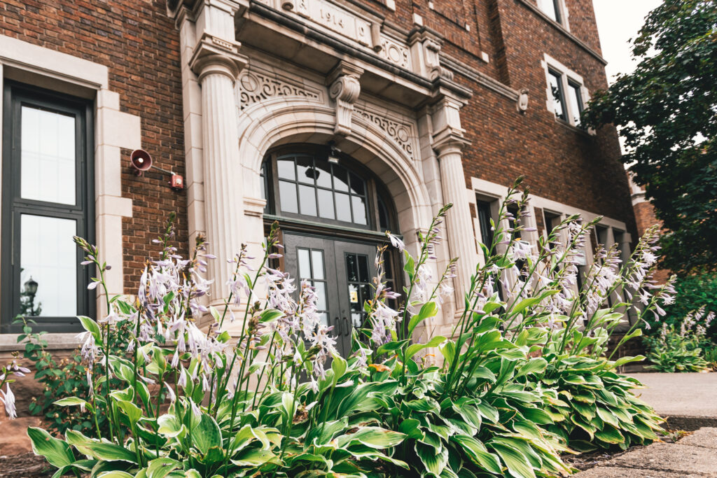 Flowers in front of Old Mian