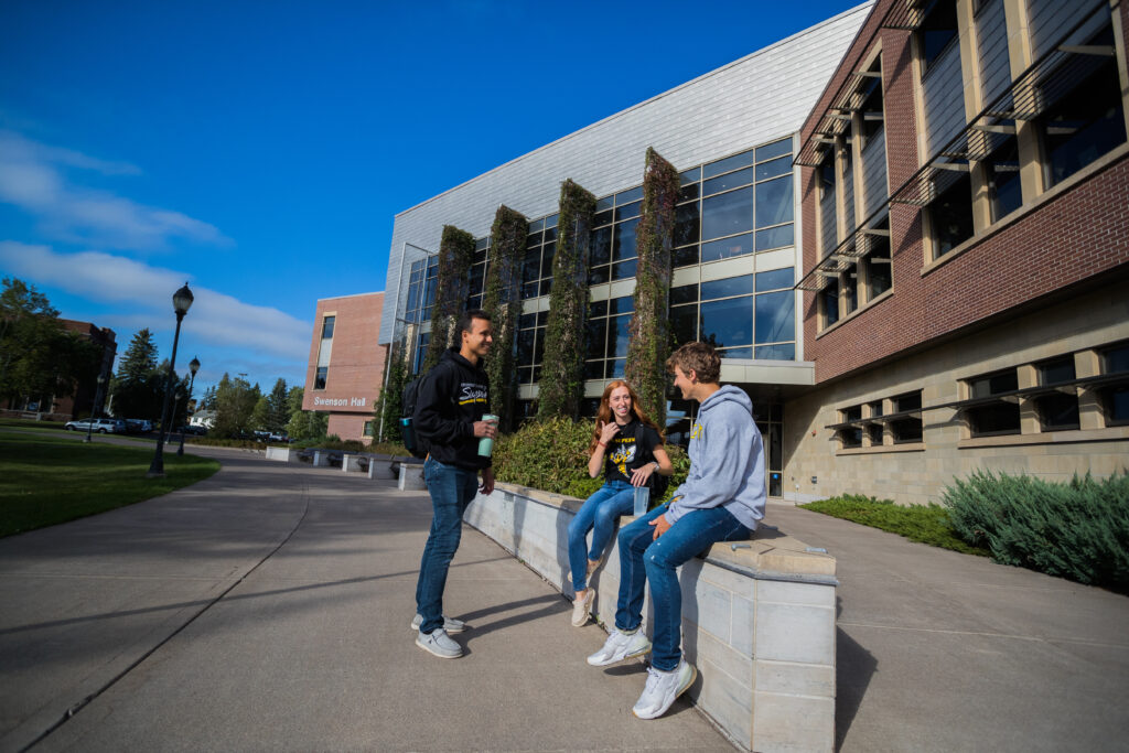 Students outside of Swenson Hall