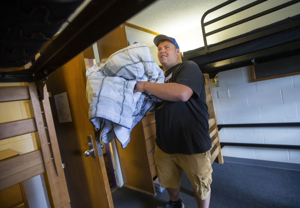 Move-in staff helping student